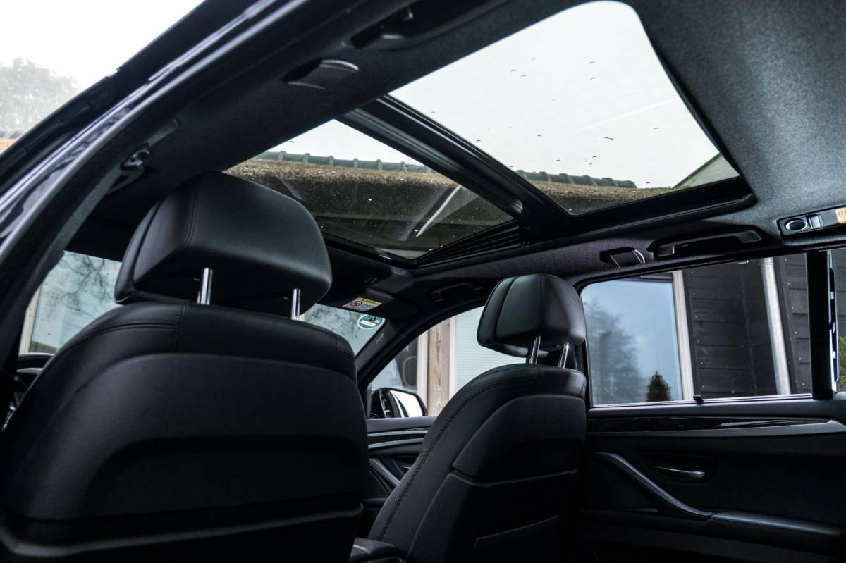 BMW 5 Serie BMW 5-serie Touring 535xd LCI High Executive I Hud I M-sport I Carbonschwarz I Pano I stoelkoeling I