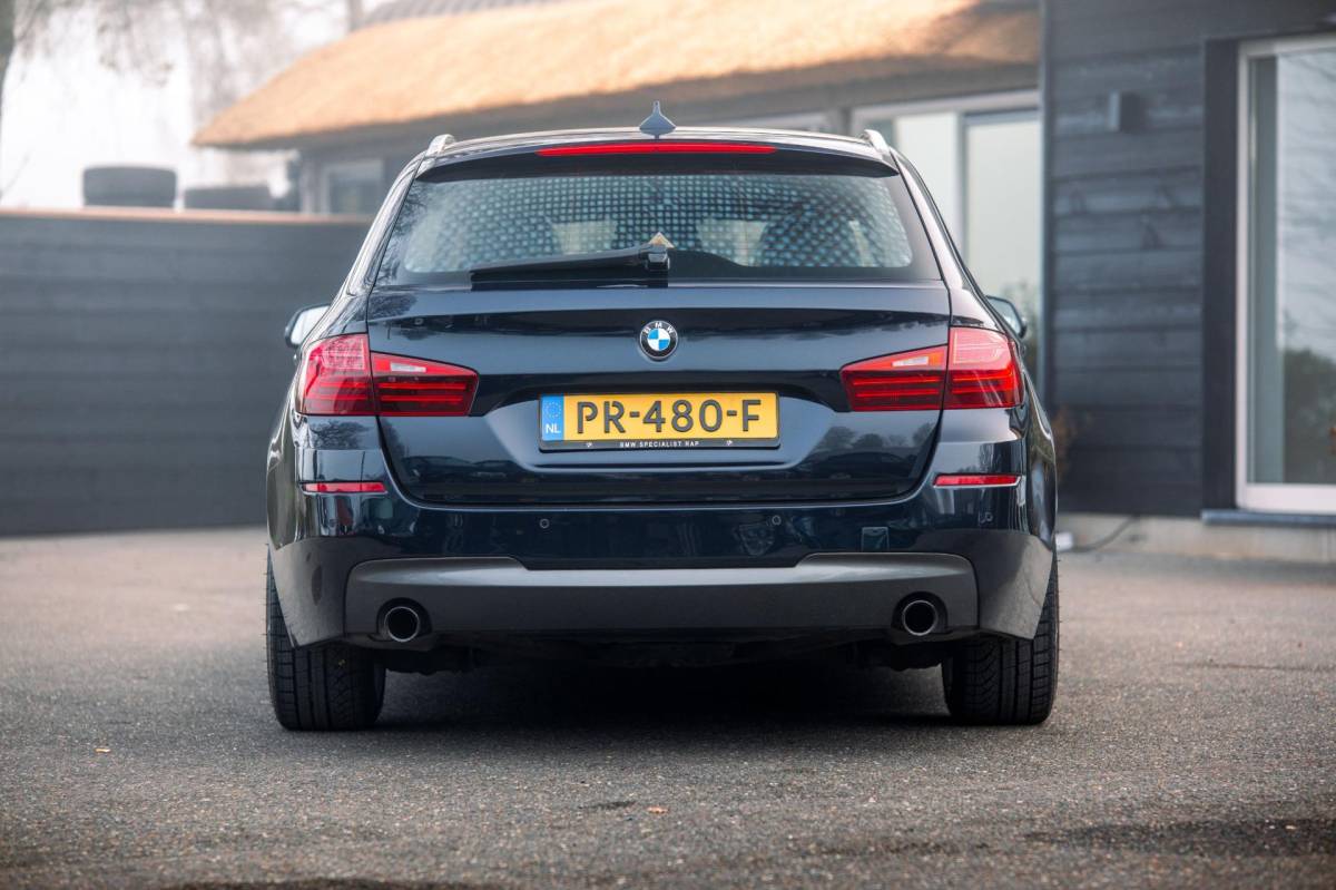 BMW 5 Serie BMW 5-serie Touring 535xd LCI High Executive I Hud I M-sport I Carbonschwarz I Pano I stoelkoeling I