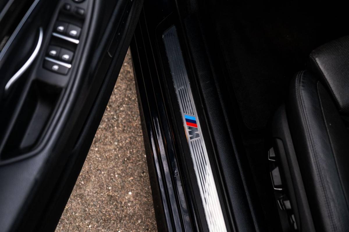 BMW 5 Serie BMW 5-serie Touring 535xd LCI High Executive I Hud I M-sport I Carbonschwarz I Pano I stoelkoeling I