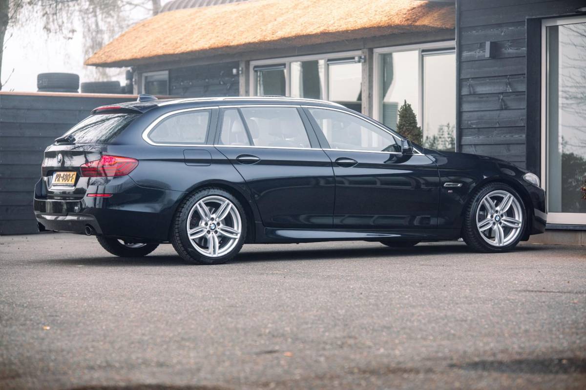 BMW 5 Serie BMW 5-serie Touring 535xd LCI High Executive I Hud I M-sport I Carbonschwarz I Pano I stoelkoeling I