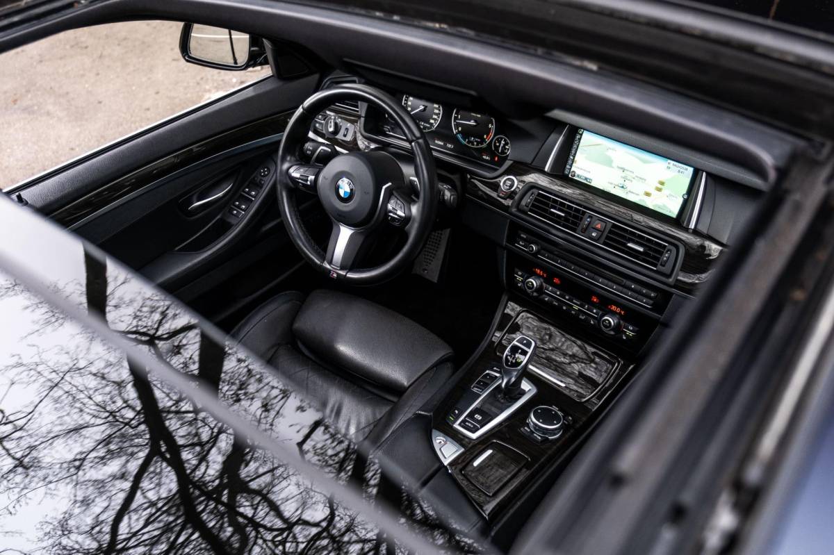 BMW 5 Serie BMW 5-serie Touring 535xd LCI High Executive I Hud I M-sport I Carbonschwarz I Pano I stoelkoeling I