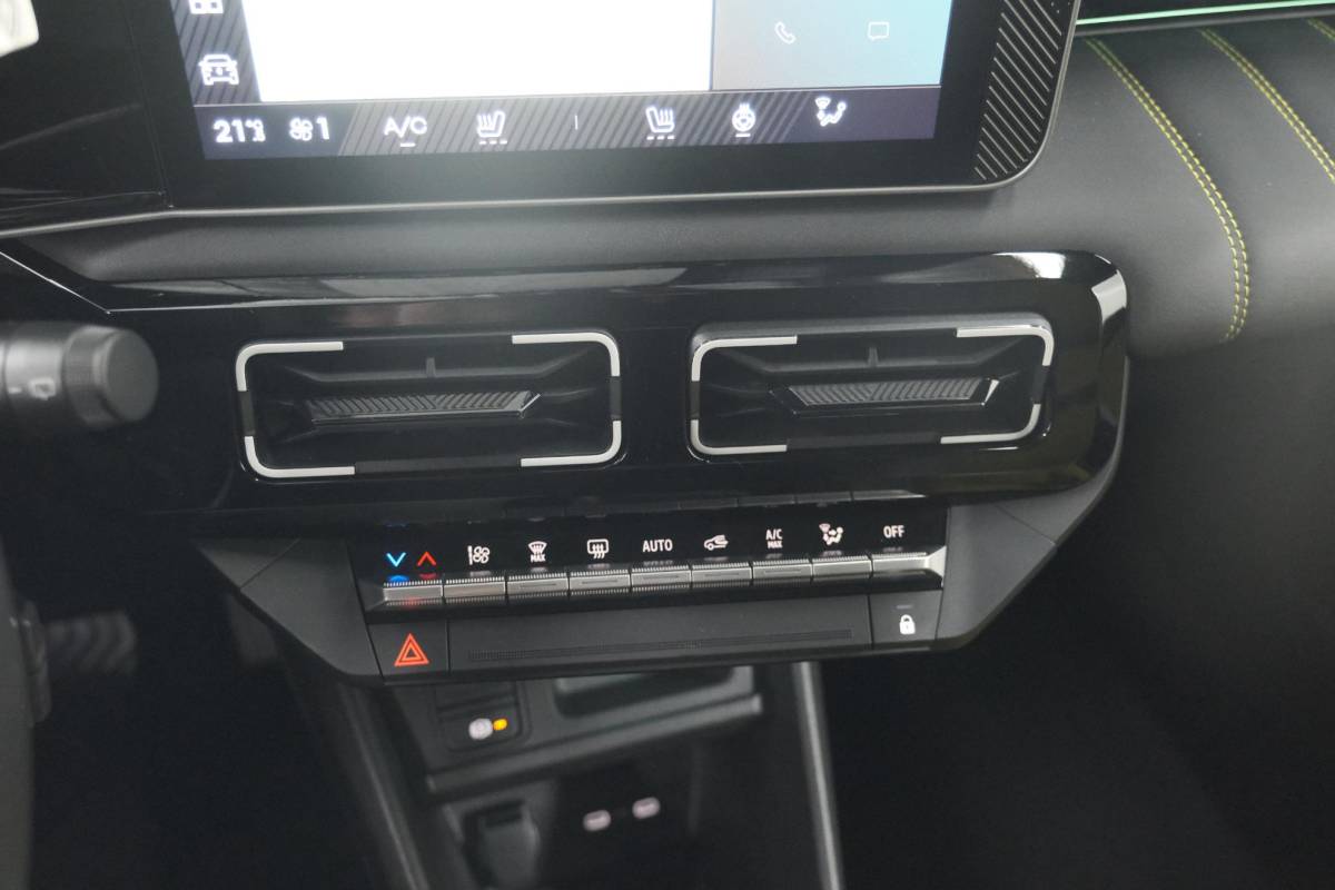 Renault 5 Renault 5 Comfort Range Iconic Cinq 52 kWh | Camera | Adaptieve Cruise Control | Pack Winter | Navigatie | 18 Inch Lichtmetalen Velgen