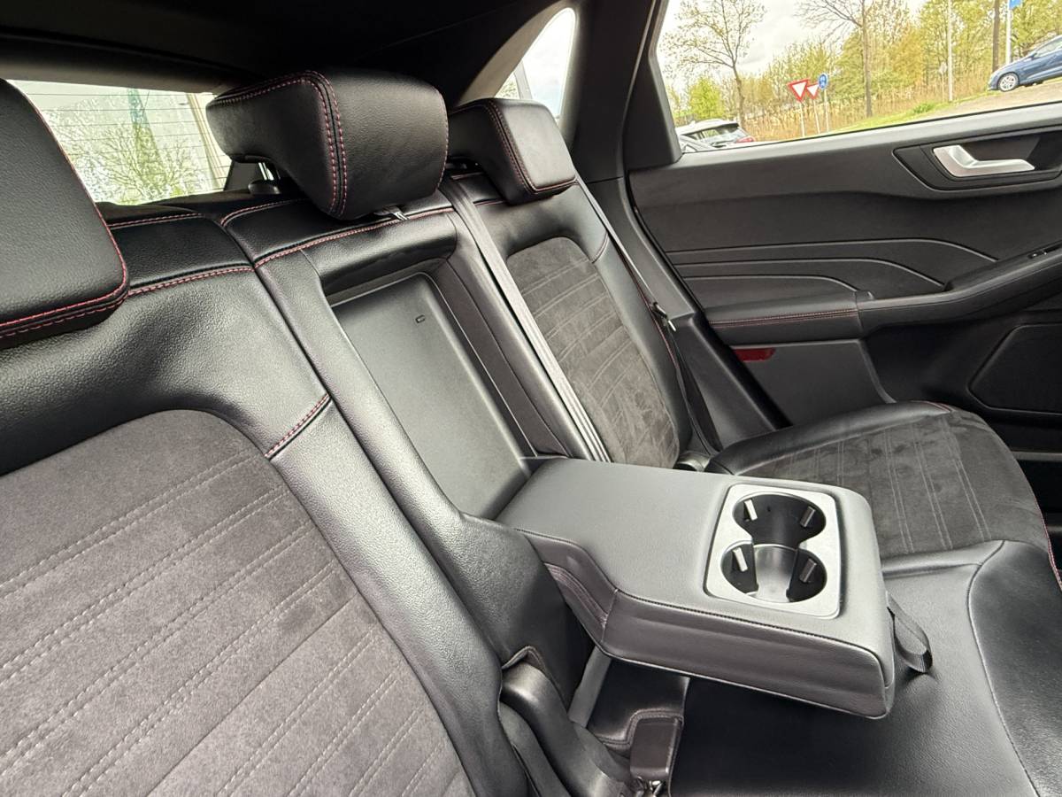 Ford Kuga Ford Kuga 2.5 PHEV ST-Line X | Black Pack | Full LED | Pano | B&O | Apple Carplay | Stuur- stoelverwarming | Elek. Klep