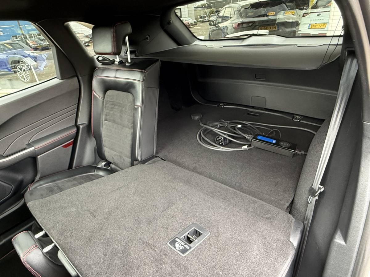 Ford Kuga Ford Kuga 2.5 PHEV ST-Line X | Black Pack | Full LED | Pano | B&O | Apple Carplay | Stuur- stoelverwarming | Elek. Klep