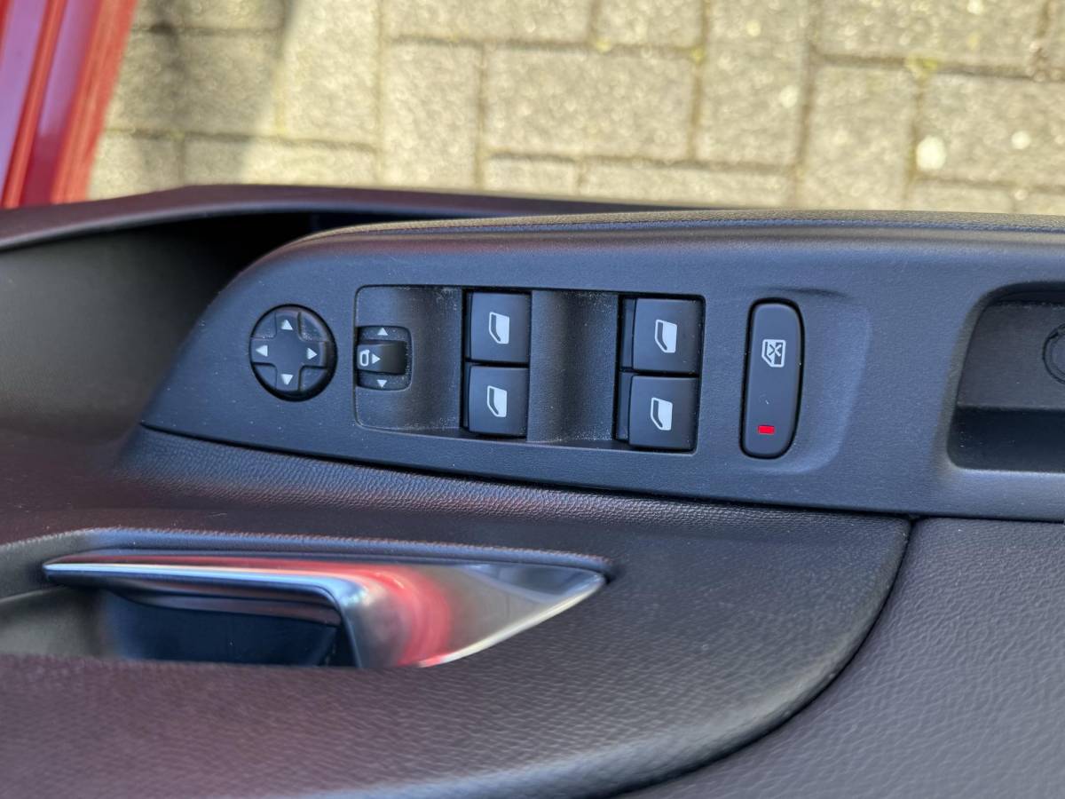 Opel Corsa Opel Corsa 1.2 Turbo 100PK GS Line | Parkeersensoren voor, achter + camera | Navi |Apple carplay en Android auto!