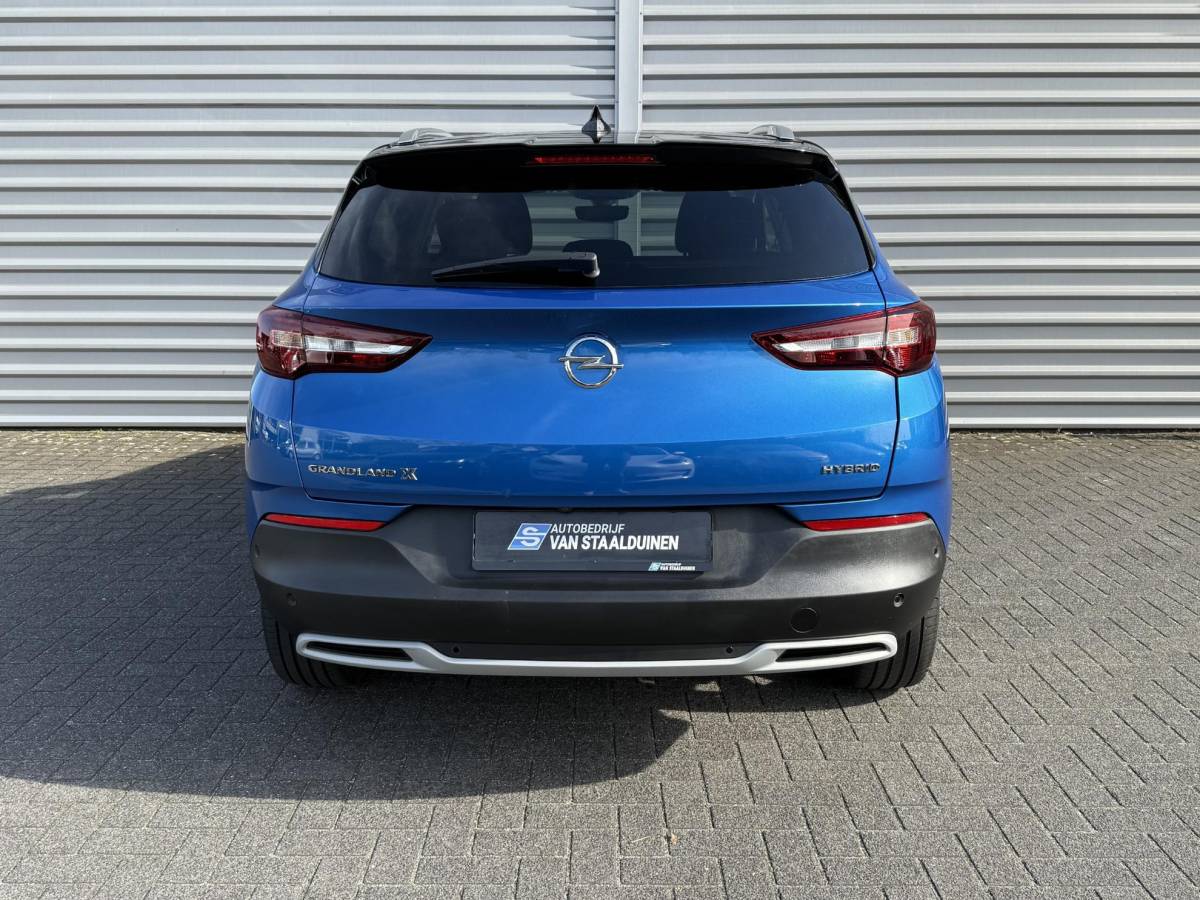 Opel Grandland X Opel Grandland X 1.6 Turbo Hybrid Ultimate | 19 inch lichtmetalen velgen| 225pk| Metalliclak| Leren bekleding| Parkeersensoren voor en achter| Camera voor en achter