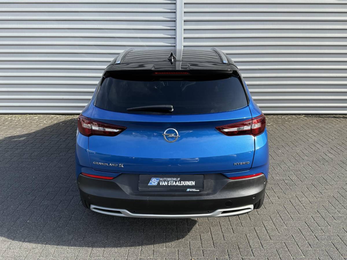 Opel Grandland X Opel Grandland X 1.6 Turbo Hybrid Ultimate | 19 inch lichtmetalen velgen| 225pk| Metalliclak| Leren bekleding| Parkeersensoren voor en achter| Camera voor en achter