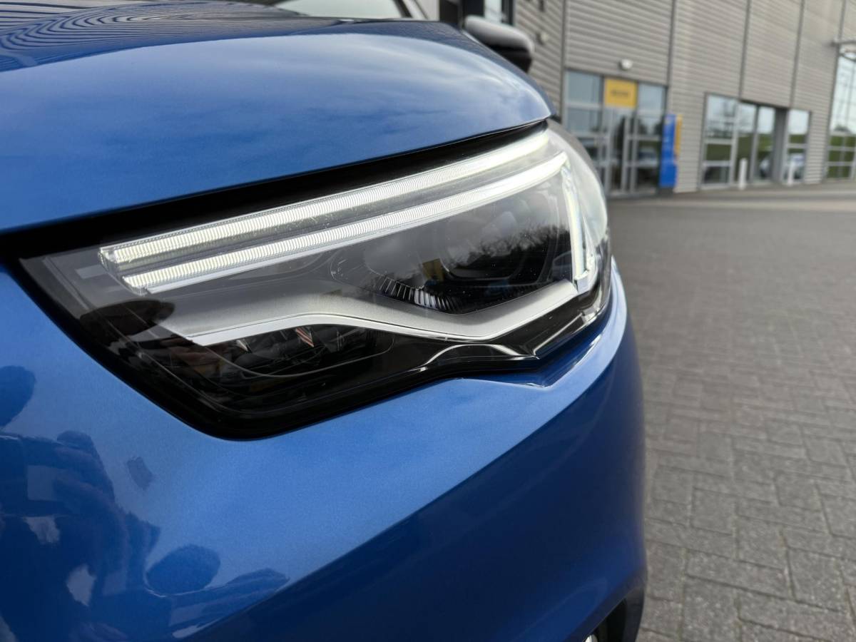 Opel Grandland X Opel Grandland X 1.6 Turbo Hybrid Ultimate | 19 inch lichtmetalen velgen| 225pk| Metalliclak| Leren bekleding| Parkeersensoren voor en achter| Camera voor en achter