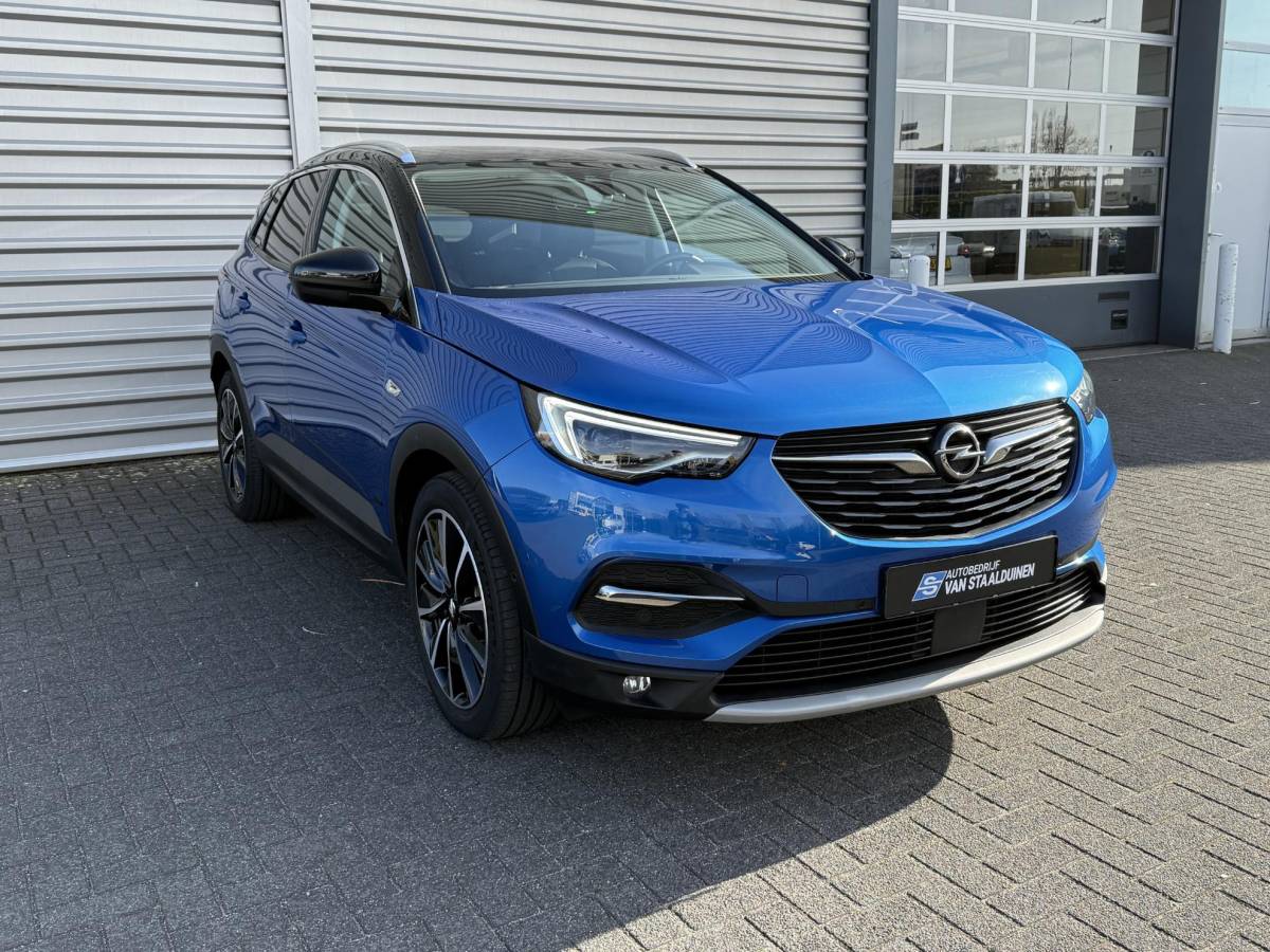 Opel Grandland X Opel Grandland X 1.6 Turbo Hybrid Ultimate | 19 inch lichtmetalen velgen| 225pk| Metalliclak| Leren bekleding| Parkeersensoren voor en achter| Camera voor en achter