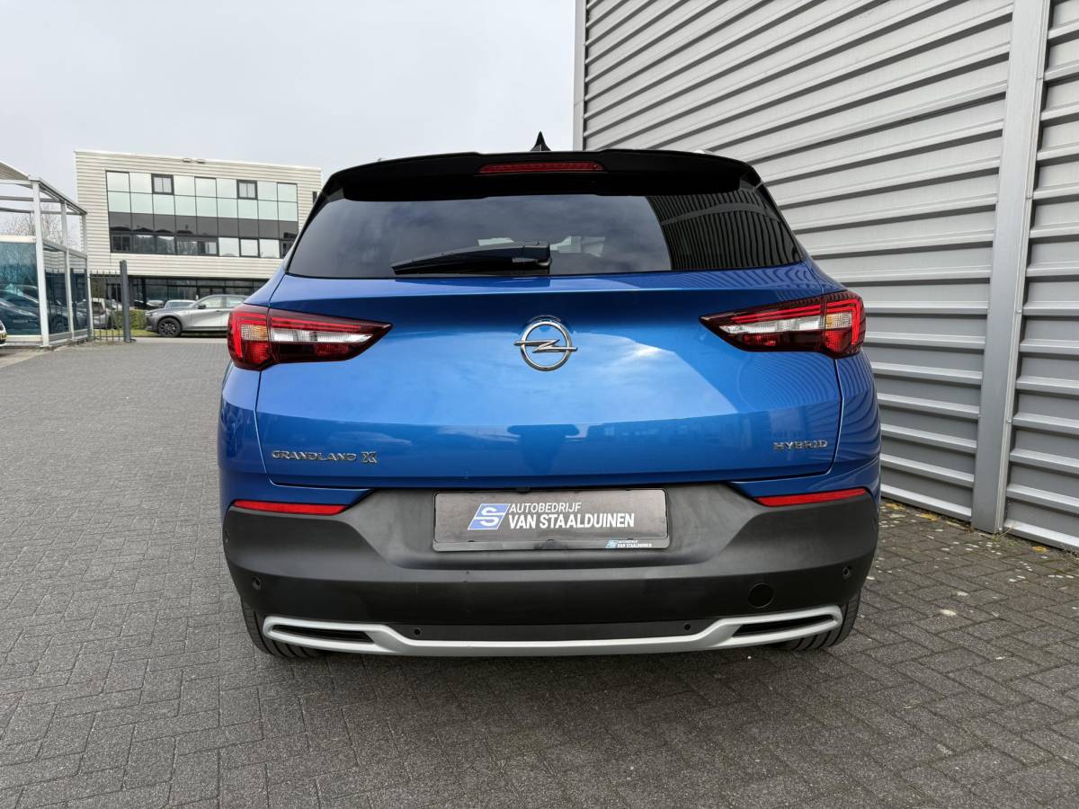 Opel Grandland X Opel Grandland X 1.6 Turbo Hybrid Ultimate | 19 inch lichtmetalen velgen| 225pk| Metalliclak| Leren bekleding| Parkeersensoren voor en achter| Camera voor en achter
