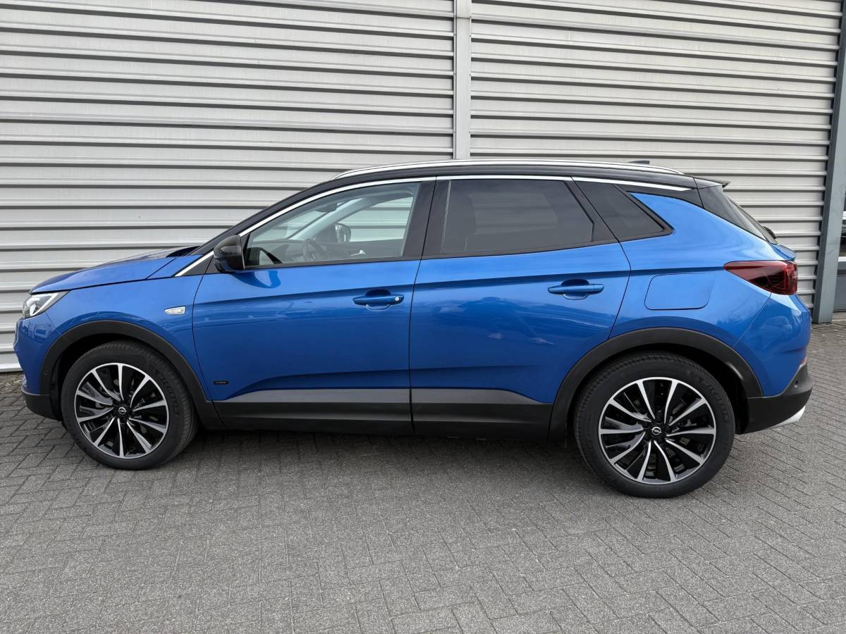 Opel Grandland X Opel Grandland X 1.6 Turbo Hybrid Ultimate | 19 inch lichtmetalen velgen| 225pk| Metalliclak| Leren bekleding| Parkeersensoren voor en achter| Camera voor en achter