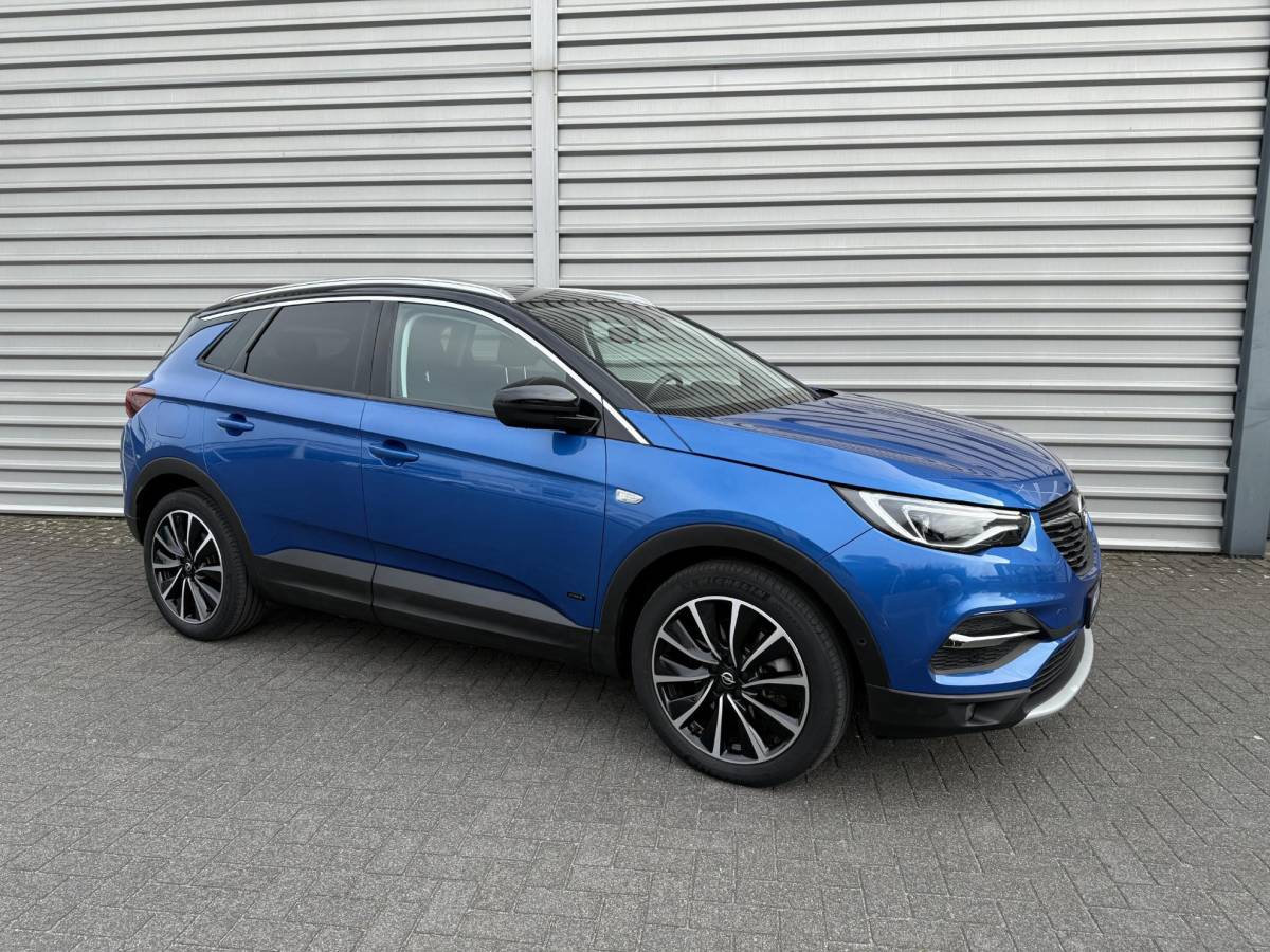 Opel Grandland X Opel Grandland X 1.6 Turbo Hybrid Ultimate | 19 inch lichtmetalen velgen| 225pk| Metalliclak| Leren bekleding| Parkeersensoren voor en achter| Camera voor en achter