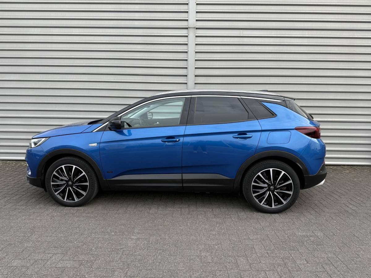 Opel Grandland X Opel Grandland X 1.6 Turbo Hybrid Ultimate | 19 inch lichtmetalen velgen| 225pk| Metalliclak| Leren bekleding| Parkeersensoren voor en achter| Camera voor en achter