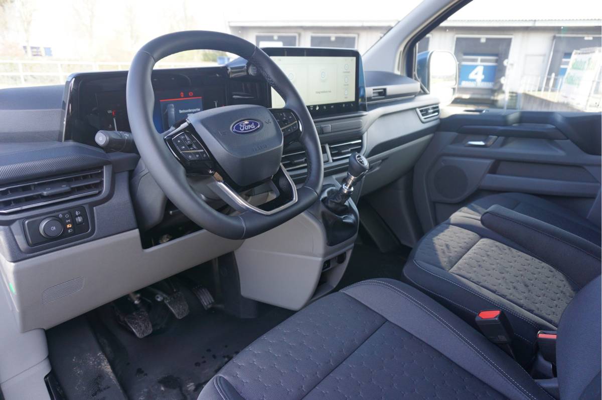 Ford Transit Custom Ford Transit Custom 320L 136PK Limited BPM VRIJ!! 13″ Sync 4 Apple CP, Camera, 17″ LM, LED 2x Schuifdeur!! NR. 215