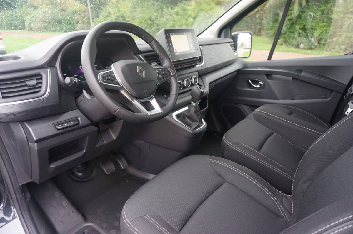 Renault Trafic Renault Trafic 170PK L2H1 URBAN EDITION EDC AUT BPM VRIJ!! Navi, 18″ LM, Betimmering, Trekhaak, 2x Schuifdeur!! NR. 475