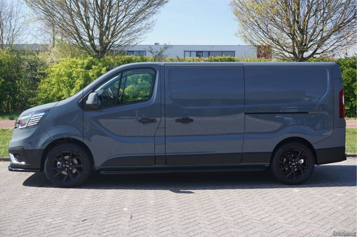 Renault Trafic Renault Trafic 170PK L2H1 URBAN EDITION EDC AUT BPM VRIJ!! Navi, 18″ LM, Betimmering, Trekhaak, 2x Schuifdeur!! NR. 475