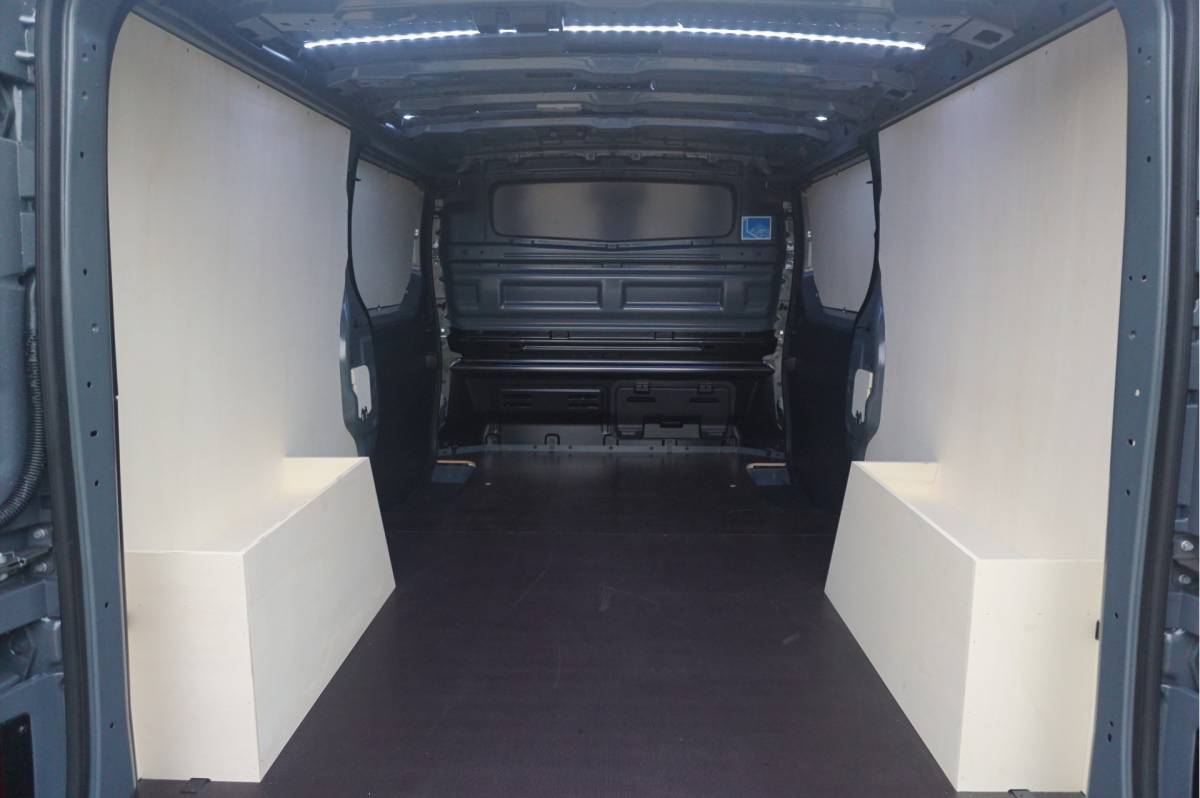 Renault Trafic Renault Trafic 170PK L2H1 EDC AUT BPM VRIJ!! Navi, LM Velg, Betimmering, Trekhaak, 2x Schuifdeur!! NR. 485