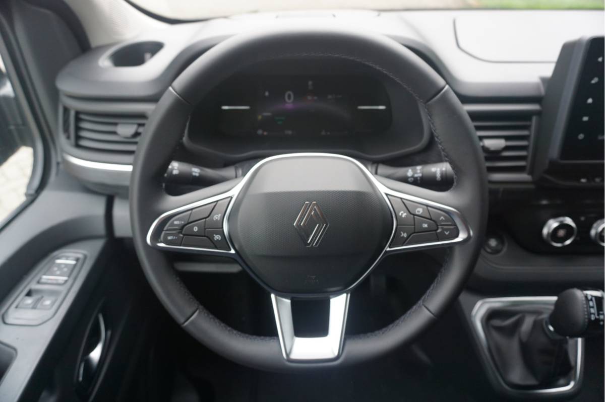 Renault Trafic Renault Trafic 170PK L2H1 LUXE EDC AUT BPM VRIJ!! Navi, LM Velg, Betimmering, Trekhaak, 2x Schuifdeur!! NR. 331