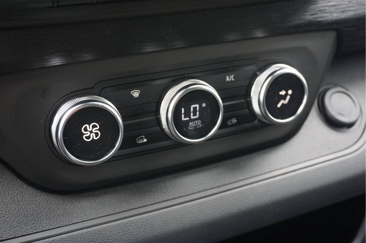 Renault Trafic Renault Trafic 170PK L2H1 LUXE EDC AUT BPM VRIJ!! Navi, LM Velg, Betimmering, Trekhaak, 2x Schuifdeur!! NR. 331