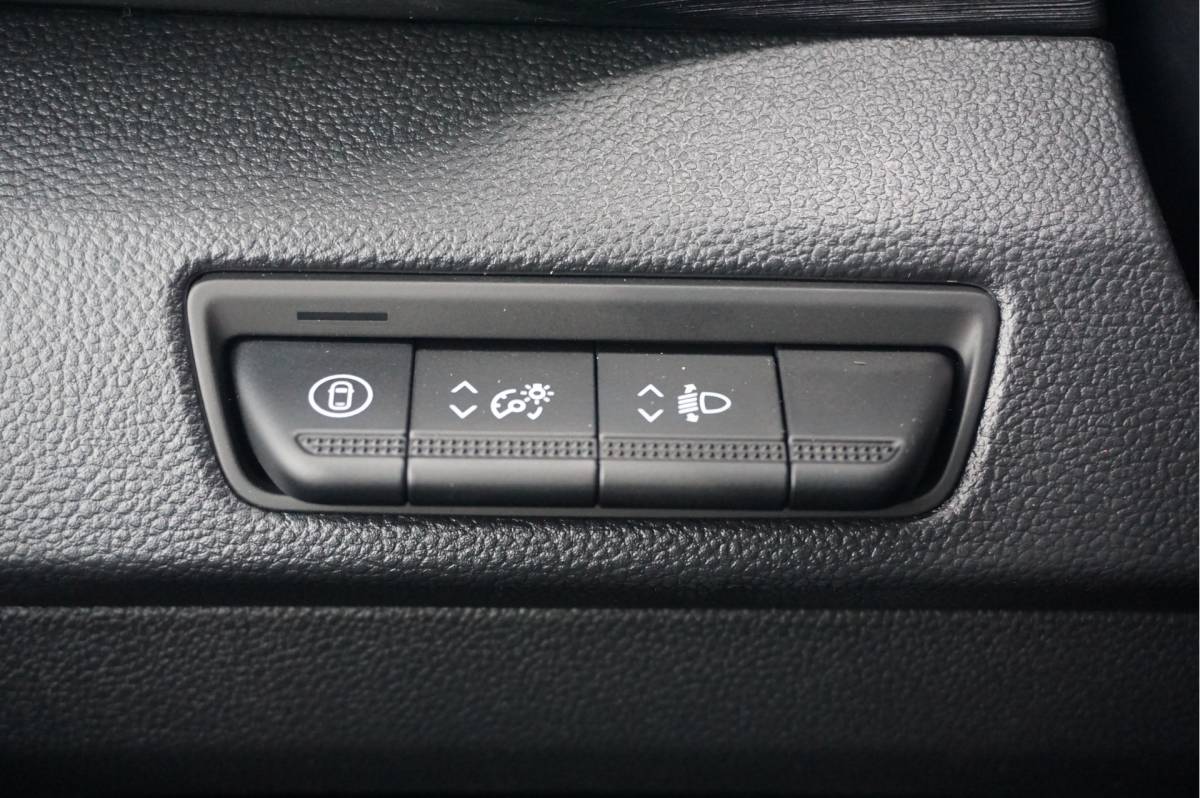 Renault Trafic Renault Trafic 170PK L2H1 LUXE EDC AUT BPM VRIJ!! Navi, LM Velg, Betimmering, Trekhaak, 2x Schuifdeur!! NR. 331