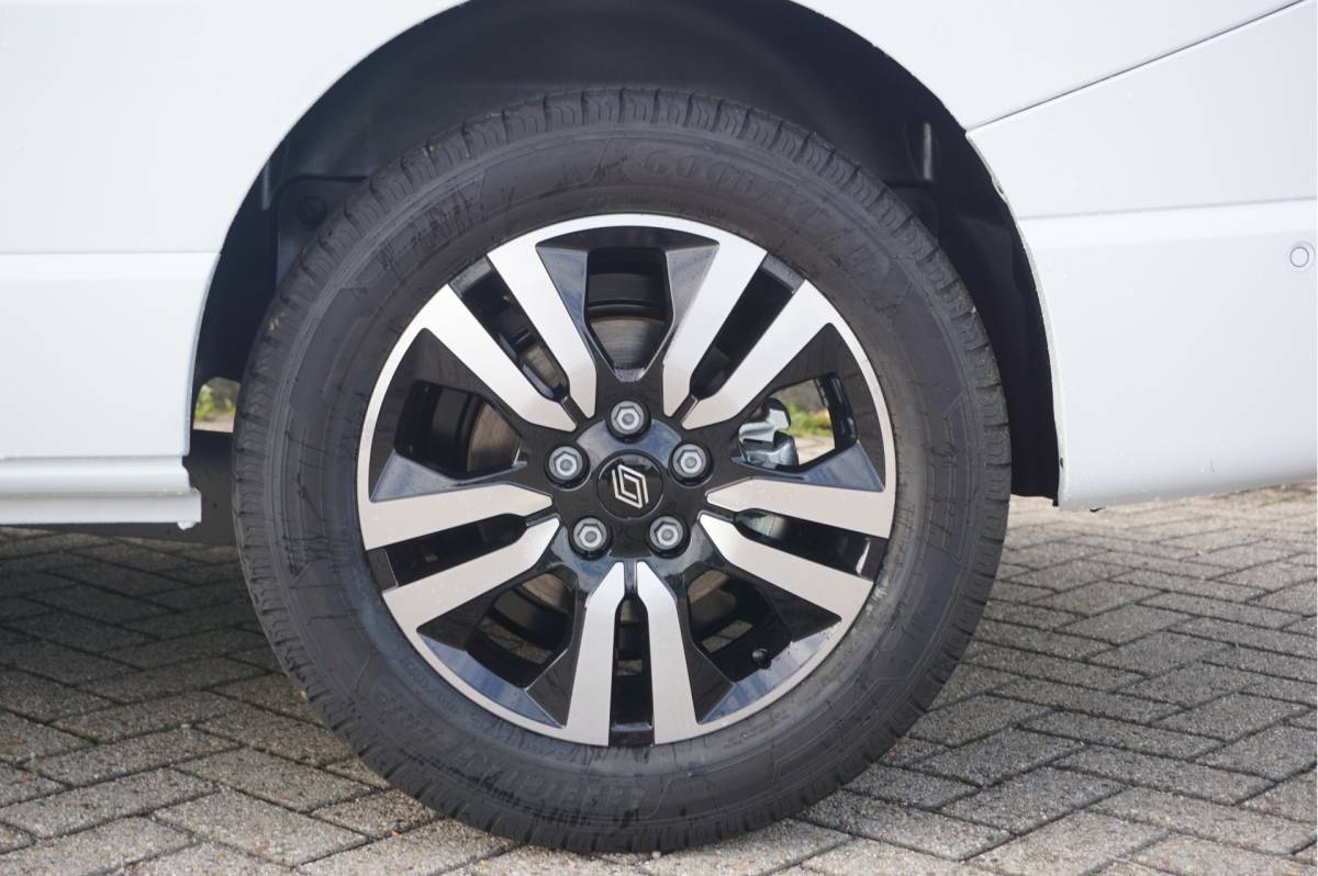 Renault Trafic Renault Trafic 170PK L2H1 LUXE EDC AUT BPM VRIJ!! Navi, LM Velg, Betimmering, Trekhaak, 2x Schuifdeur!! NR. 331