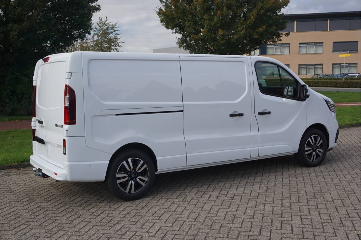 Renault Trafic Renault Trafic 170PK L2H1 LUXE EDC AUT BPM VRIJ!! Navi, LM Velg, Betimmering, Trekhaak, 2x Schuifdeur!! NR. 331
