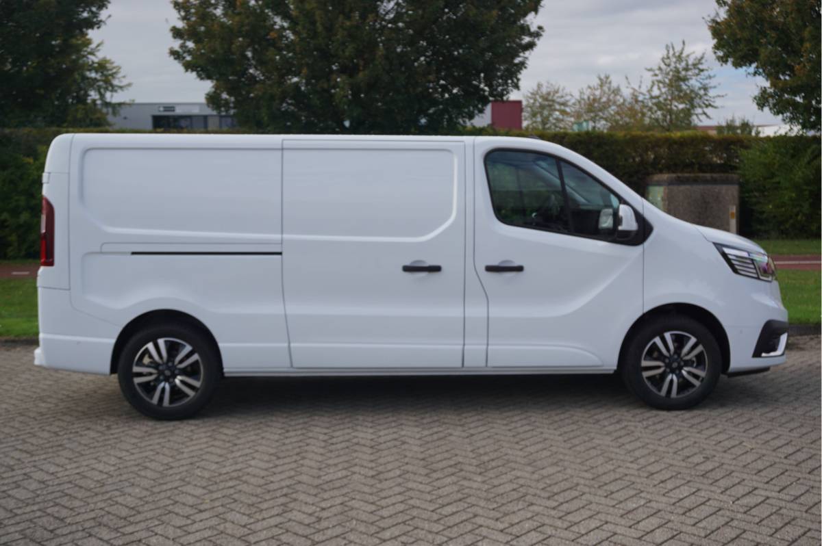 Renault Trafic Renault Trafic 170PK L2H1 LUXE EDC AUT BPM VRIJ!! Navi, LM Velg, Betimmering, Trekhaak, 2x Schuifdeur!! NR. 331