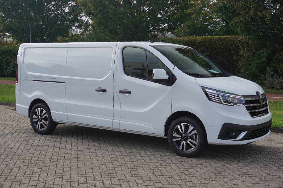 Renault Trafic Renault Trafic 170PK L2H1 LUXE EDC AUT BPM VRIJ!! Navi, LM Velg, Betimmering, Trekhaak, 2x Schuifdeur!! NR. 331