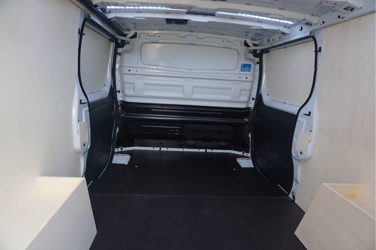 Renault Trafic Renault Trafic 170PK L2H1 LUXE EDC AUT BPM VRIJ!! Navi, LM Velg, Betimmering, Trekhaak, 2x Schuifdeur!! NR. 331