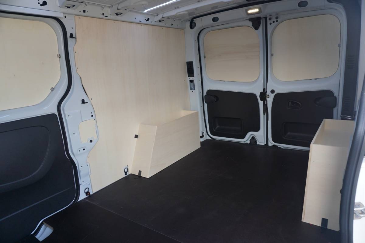 Renault Trafic Renault Trafic 170PK L2H1 LUXE EDC AUT BPM VRIJ!! Navi, LM Velg, Betimmering, Trekhaak, 2x Schuifdeur!! NR. 331