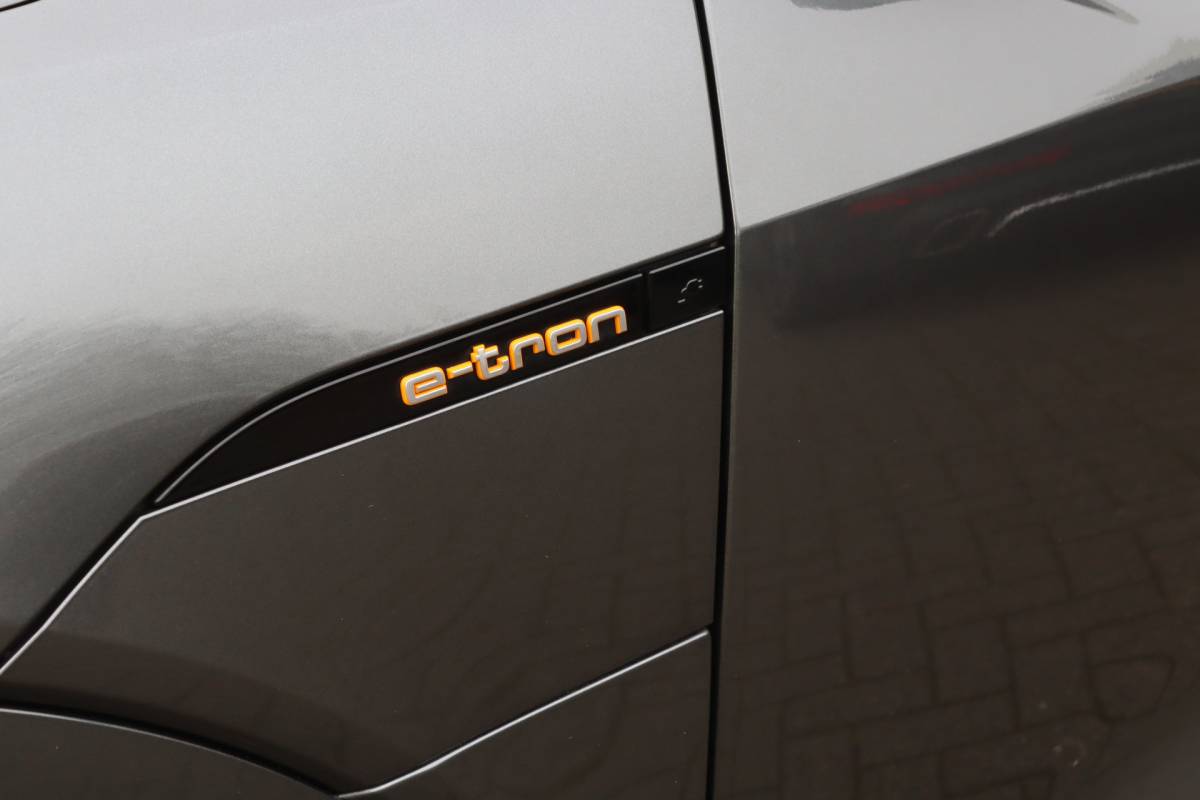Audi e-tron Audi e-tron Sportback 55 quattro S-Line 95 kWh Pano/Matrix LED/Camera/Optiek Zwart/ACC/Elek. stoelen/20″