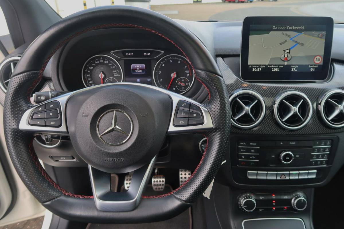 Mercedes-Benz B-Klasse Mercedes B-klasse 180 AMG|PANORAMADAK|FACELIFT|NAVIGATIE|BLUETOOTH|XENON-LED|DEALER ONDERHOUDEN
