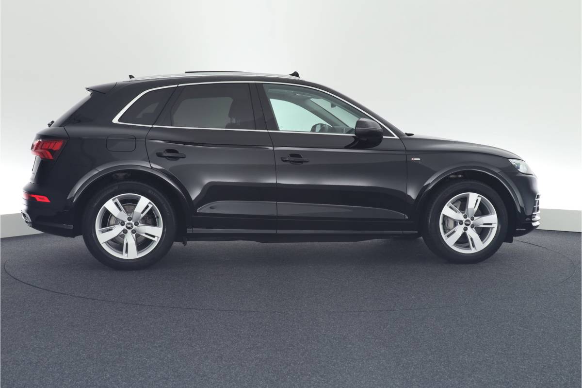 Audi Q5 Audi Q5 50 TFSI e 299pk quattro S-Line Sport Luchtvering Stoelverwarming Matrix Led Panoramadak Virtual Cockpit Navigatie