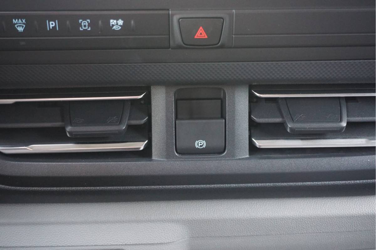 Ford Transit Custom Ford Transit Custom 320L 170PK Limited AUT BPM VRIJ!! Navi, Cam, Adap. Cruise, 17″ LM, LED!! NR. 243