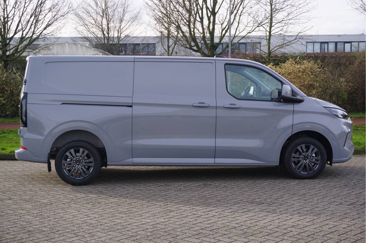 Ford Transit Custom Ford Transit Custom 300L 170PK Limited AUT BPM VRIJ!! Navi, Cam, Adap. Cruise, 17″ LM, LED!! NR. 460