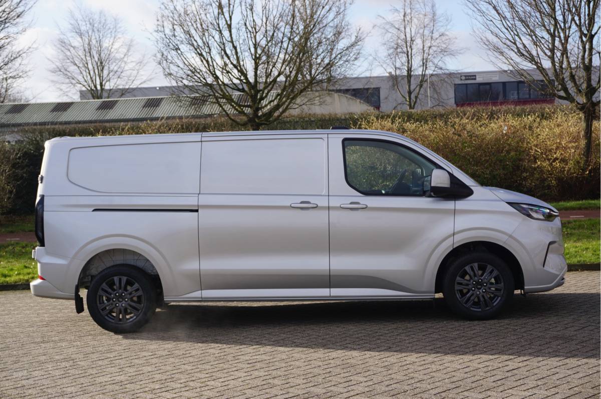 Ford Transit Custom Ford Transit Custom 320L 170PK Aut. Limited BPM VRIJ!! 13″ Navi, Adap. Cruise, Camera, 17″ LM, LED!! NR. 808
