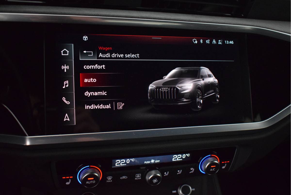 Audi Q3 Audi Q3 45 TFSI e 245pk 2x S-Line 360Camera Keyless Leder Virtual Cockpit Matrix Led Panoramadak Stoelverwarming