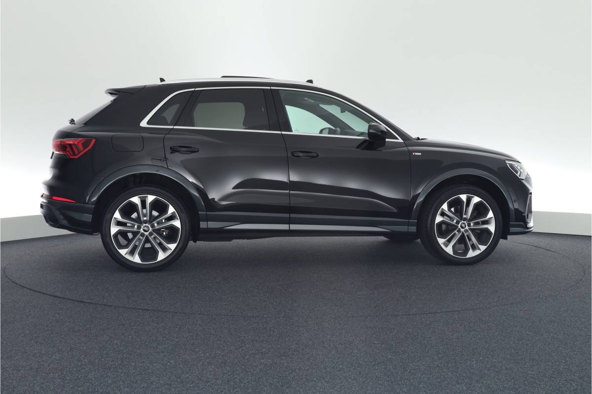 Audi Q3 Audi Q3 45 TFSI e 245pk 2x S-Line 360Camera Keyless Leder Virtual Cockpit Matrix Led Panoramadak Stoelverwarming