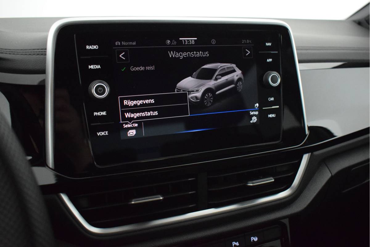 Volkswagen T-Roc Volkswagen T-Roc 1.5 TSI 150pk DSG R-Line Business+ Trekhaak Camera Stoelverwarming Keyless Navigatie