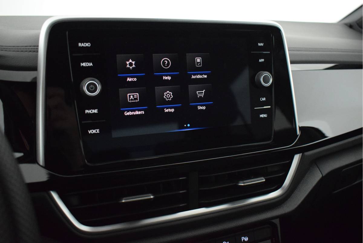 Volkswagen T-Roc Volkswagen T-Roc 1.5 TSI 150pk DSG R-Line Business+ Trekhaak Camera Stoelverwarming Keyless Navigatie