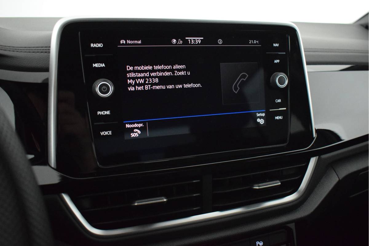 Volkswagen T-Roc Volkswagen T-Roc 1.5 TSI 150pk DSG R-Line Business+ Trekhaak Camera Stoelverwarming Keyless Navigatie