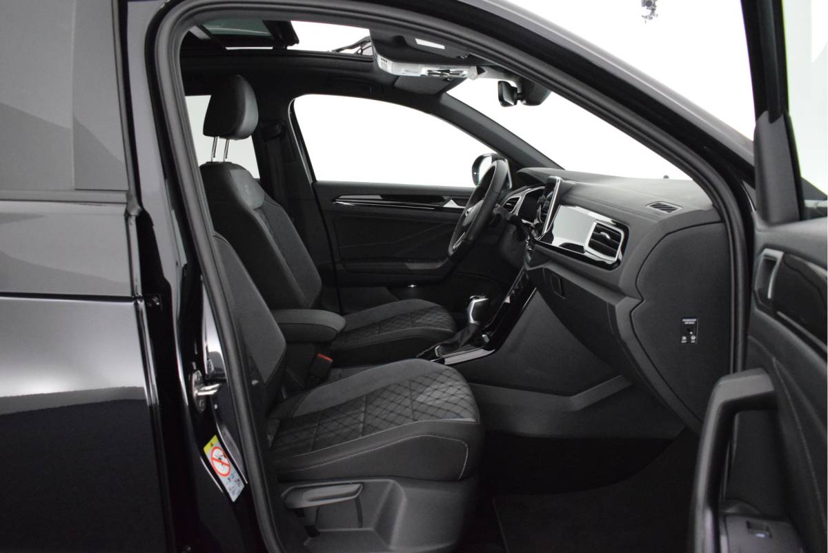 Volkswagen T-Roc Volkswagen T-Roc 1.5 TSI 150pk DSG R-Line Business+ Trekhaak Camera Stoelverwarming Keyless Navigatie