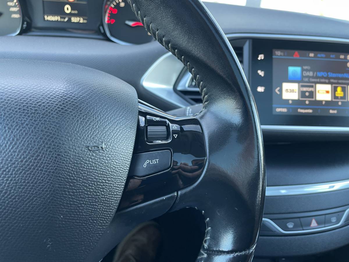 Peugeot 308 Peugeot 308 SW 1.2 PureTech Blue Lease Premium 50% deal 5.475,- ACTIE Leder / Pano / Keyless / Navi / Clima / Cruise
