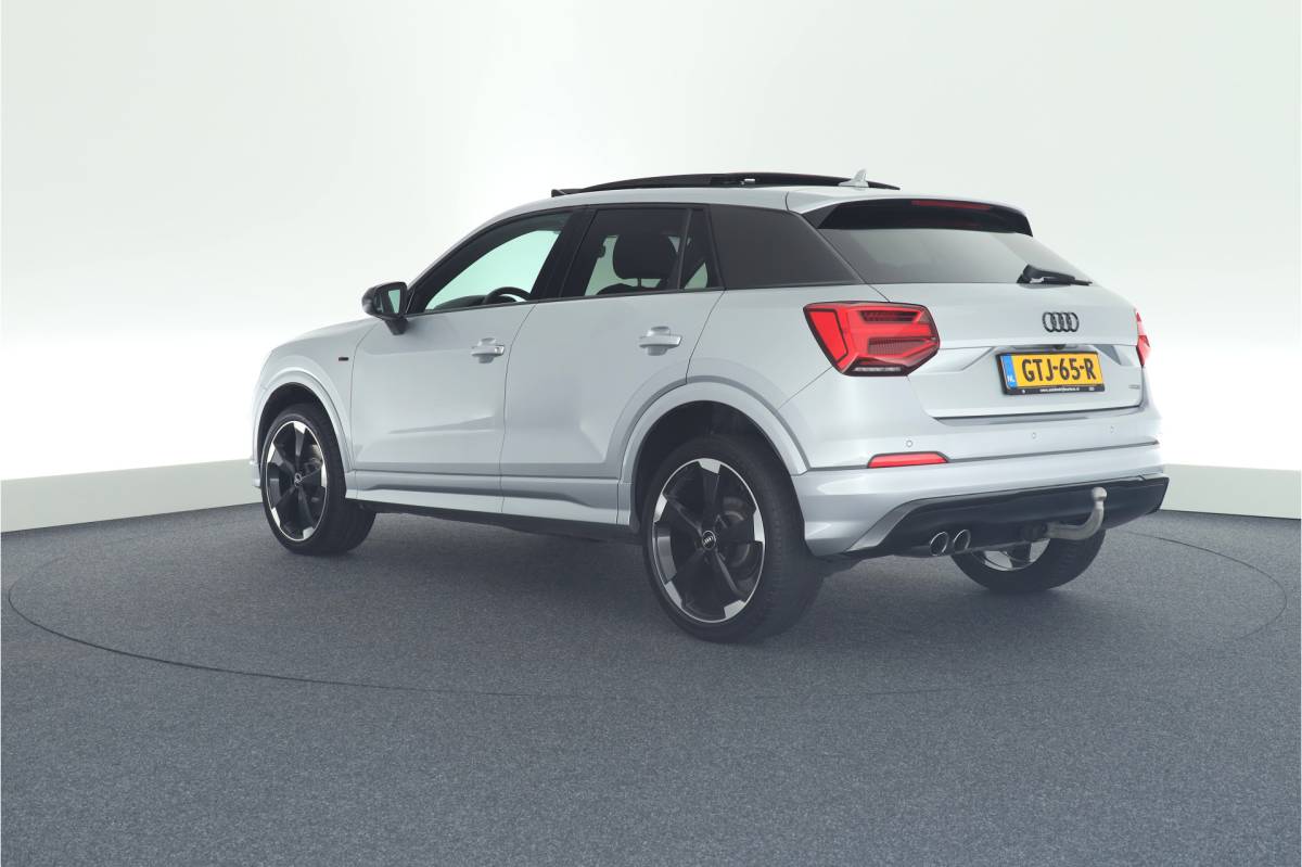 Audi Q2 Audi Q2 2.0 TFSI 190pk S-Tronic quattro Sport Edition #1 Trekhaak Camera B&O Keyless Led Virtual Cockpit Panoramadak Navigatie