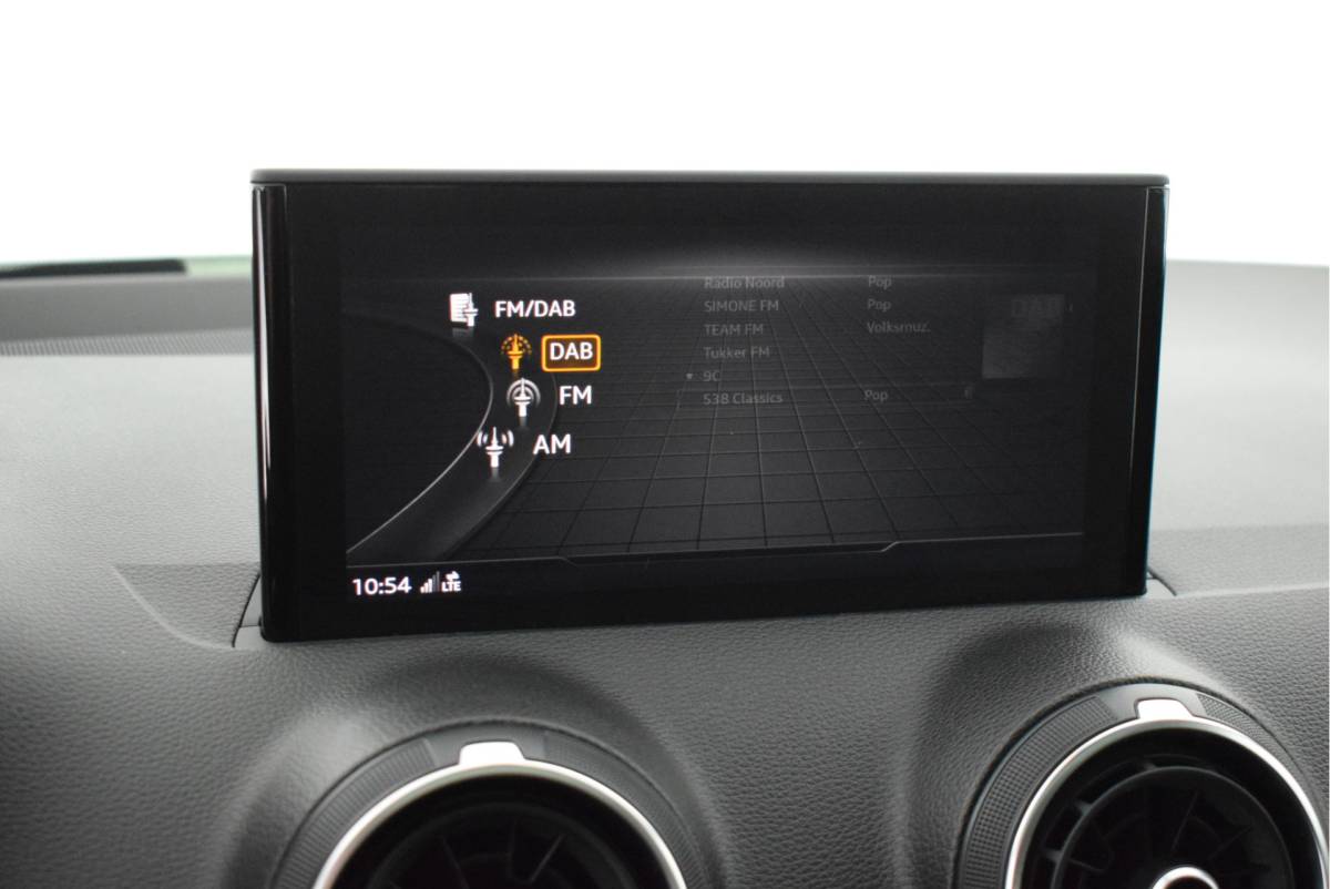 Audi Q2 Audi Q2 2.0 TFSI 190pk S-Tronic quattro Sport Edition #1 Trekhaak Camera B&O Keyless Led Virtual Cockpit Panoramadak Navigatie