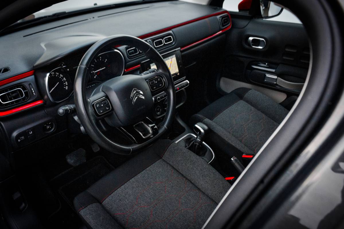 Citroën C3 Citroën C3 1.2 110 PK  S&S Shine Automaat Rijklaar. | Two Tone-kleur zwart dak | Clima | D.B Vervangen | 16 INCH LMV | CR Control |