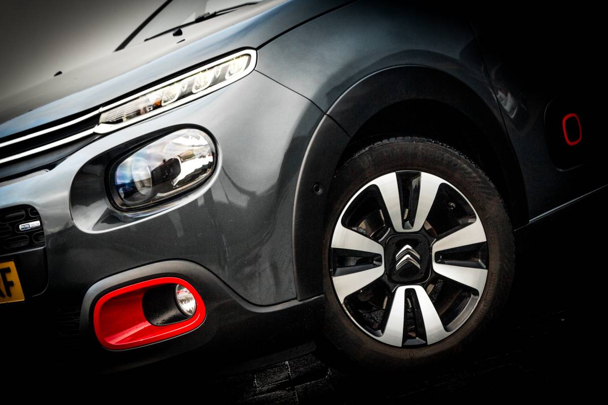 Citroën C3 Citroën C3 1.2 110 PK  S&S Shine Automaat Rijklaar. | Two Tone-kleur zwart dak | Clima | D.B Vervangen | 16 INCH LMV | CR Control |