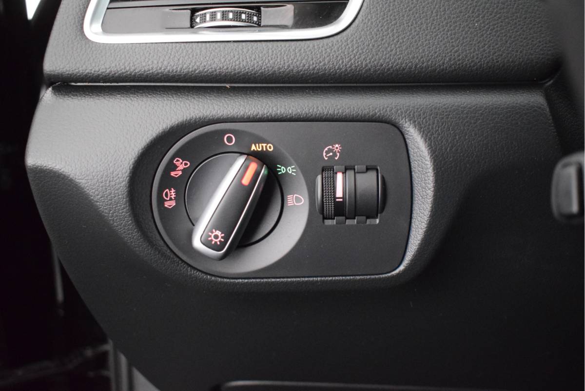 Audi Q3 Audi Q3 1.4 TFSI 125pk H6 Sport Pro Line Trekhaak Xenon Stoelverwarming Navigatie
