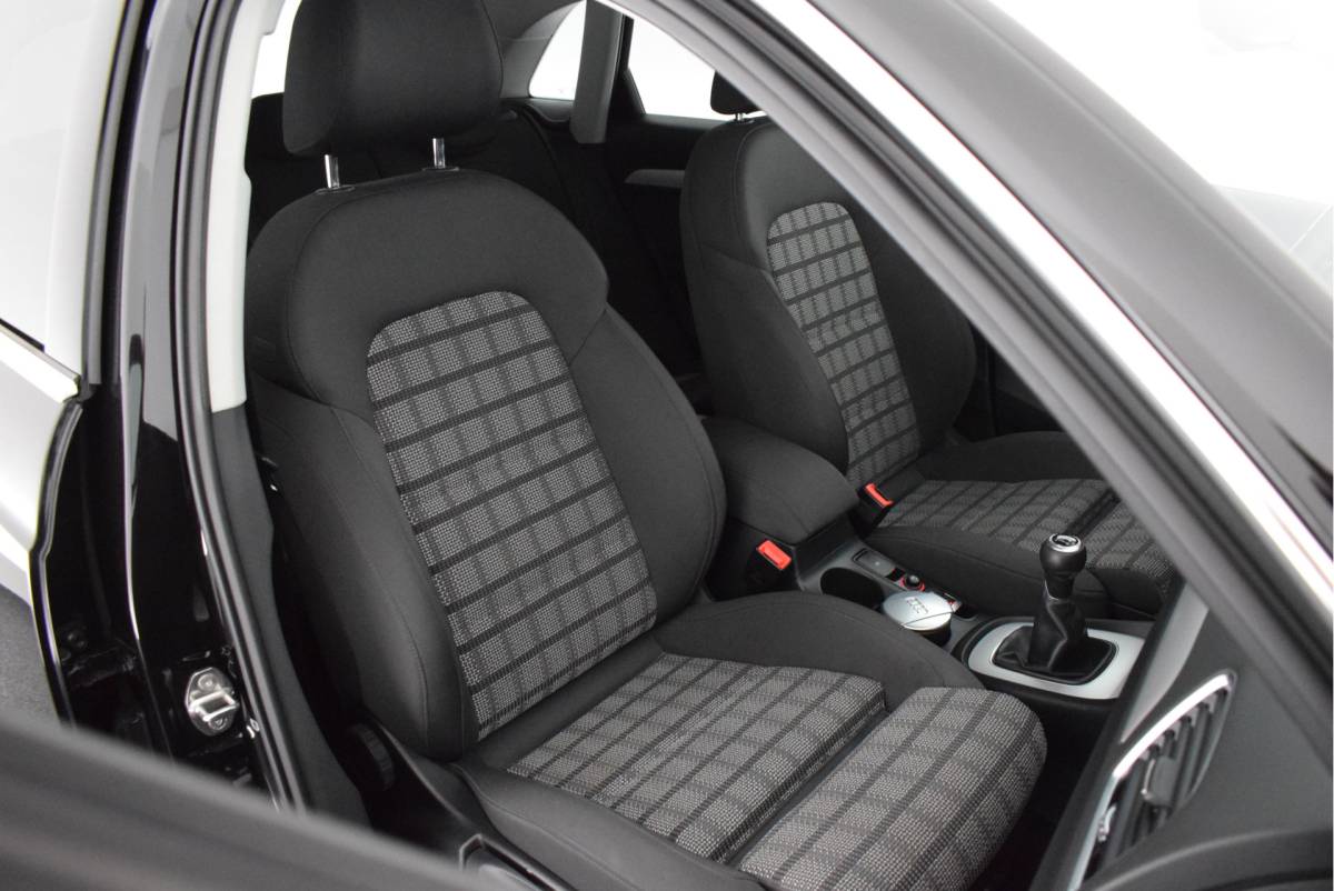 Audi Q3 Audi Q3 1.4 TFSI 125pk H6 Sport Pro Line Trekhaak Xenon Stoelverwarming Navigatie