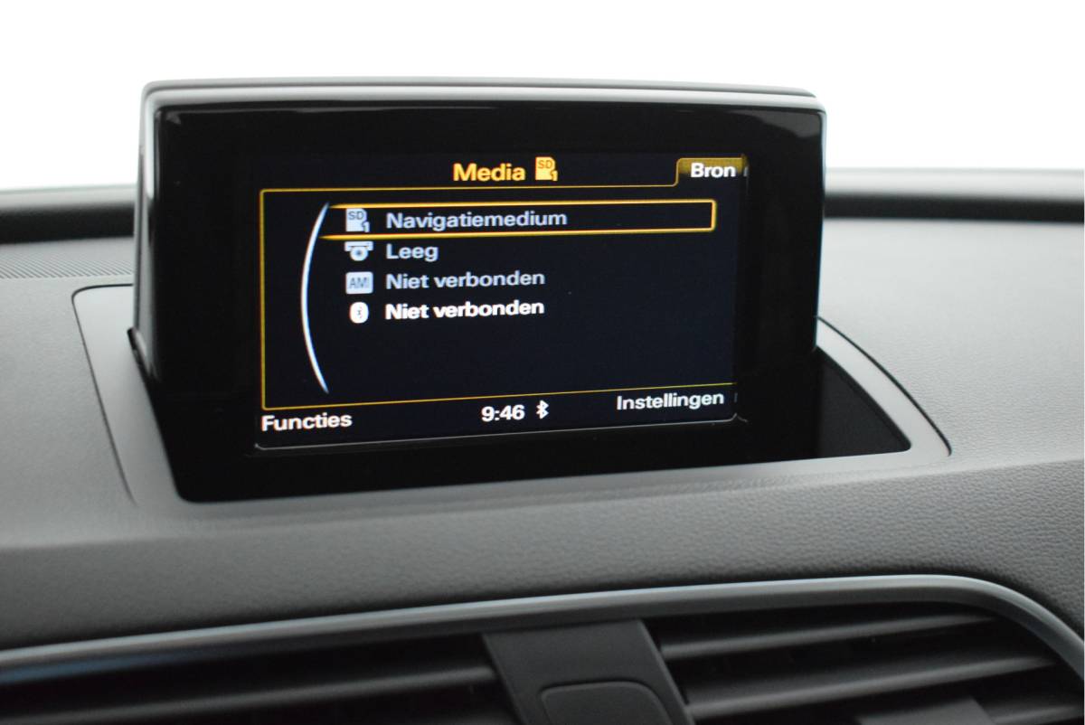 Audi Q3 Audi Q3 1.4 TFSI 125pk H6 Sport Pro Line Trekhaak Xenon Stoelverwarming Navigatie